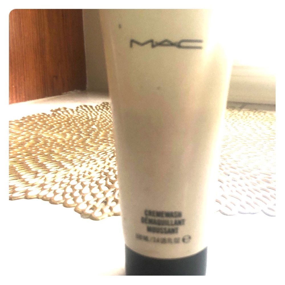 MaC facewash full bottle